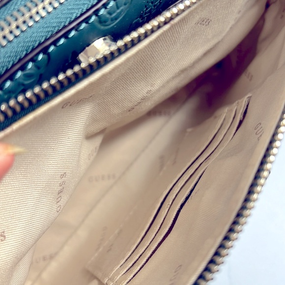 🎄NWT GUESS DOUBLE ZIPPER NINNETTE GREEN PINE CROSSBODY BAG - Picture 9 of 11